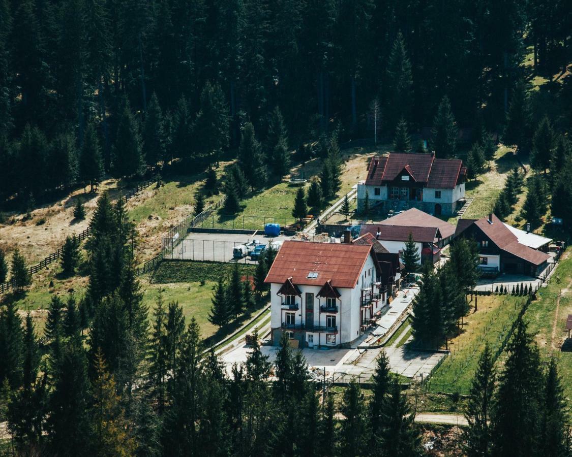 Hotel Floare De Colt Mînăstirea Humorului エクステリア 写真