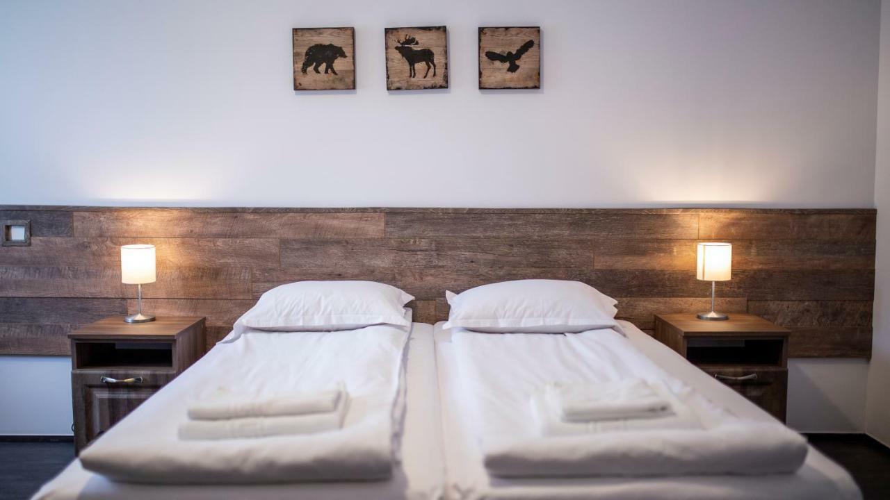 Hotel Floare De Colt Mînăstirea Humorului エクステリア 写真