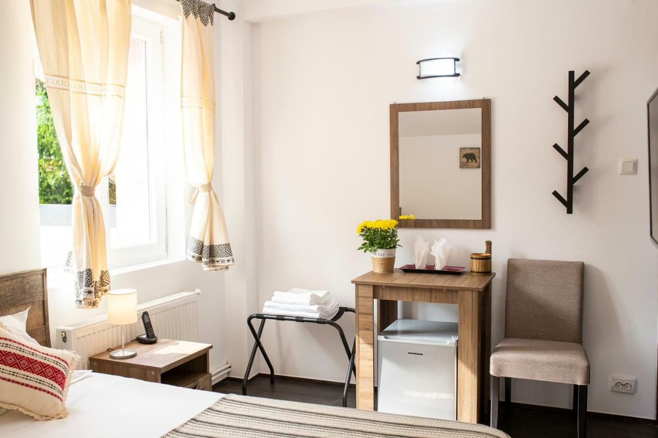 Hotel Floare De Colt Mînăstirea Humorului エクステリア 写真