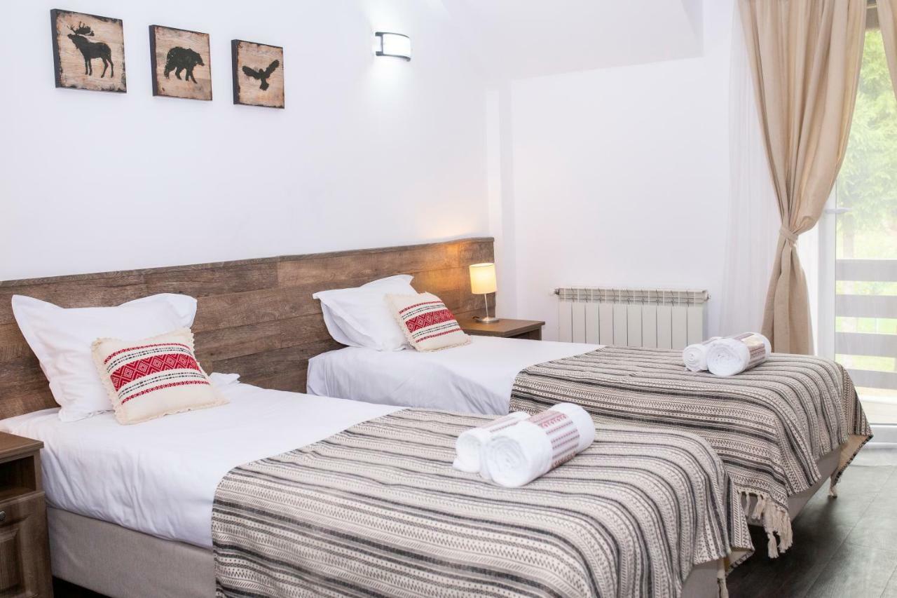 Hotel Floare De Colt Mînăstirea Humorului エクステリア 写真