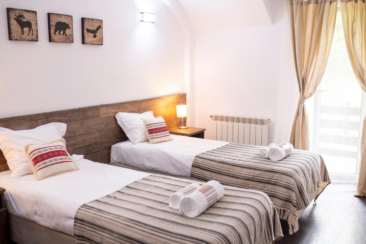 Hotel Floare De Colt Mînăstirea Humorului エクステリア 写真